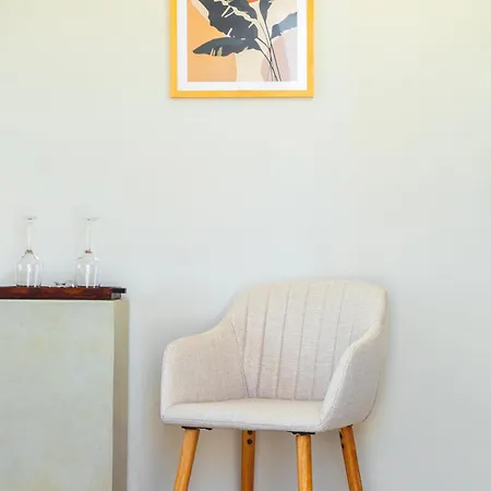 Living Φαληράκι