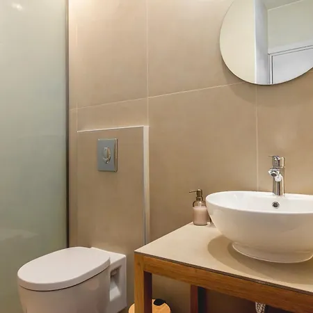 Living Фалираки