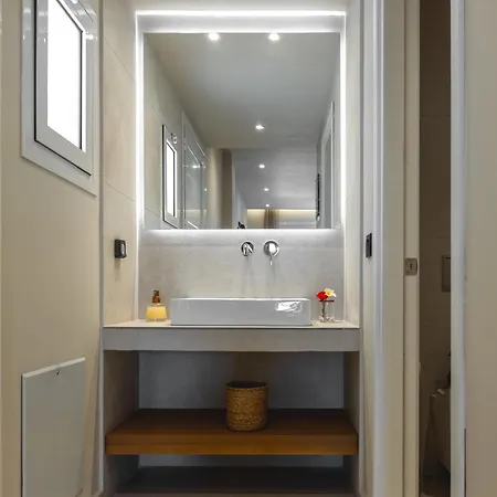 Living Фалираки