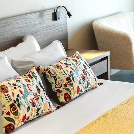 Living * Φαληράκι