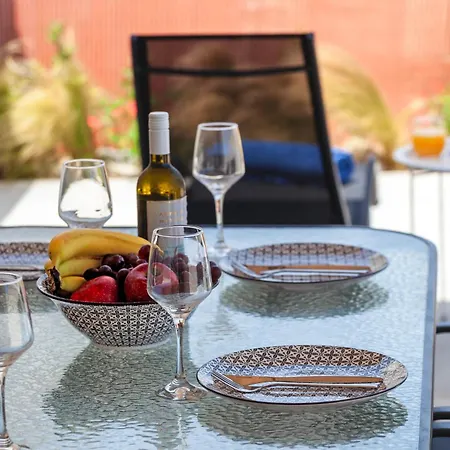 Living Фалираки